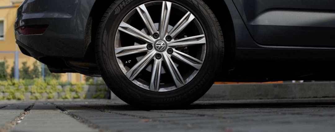 Felge vor der Anwendung des Felgenreinigers