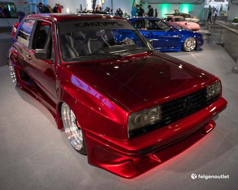 Rallye-Golf mit Unterbodenbeleuchtung