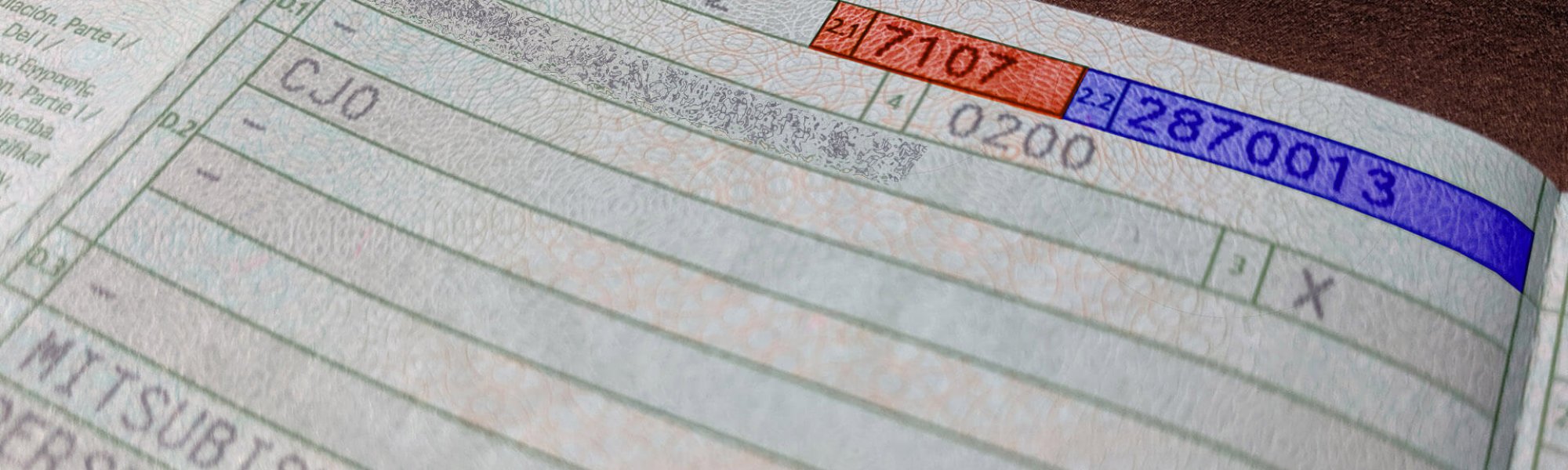 HSN/TSN unter Punkt 2.1 und 2.2 im Fahrzeugschein ablesen